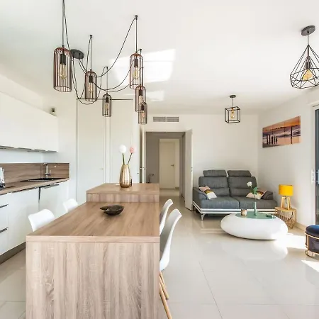 Modern In With Terrace Le Cannet