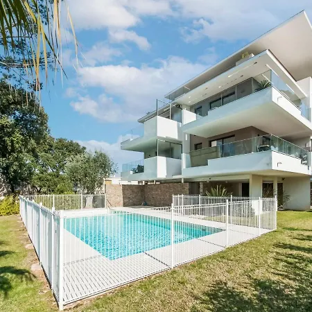 Modern In With Terrace Appartement