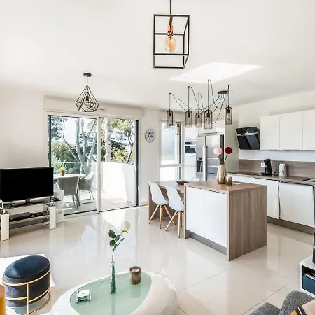 Modern In With Terrace Appartement *