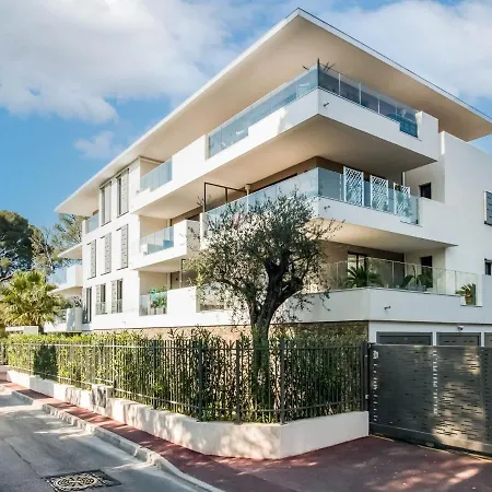 Modern In With Terrace