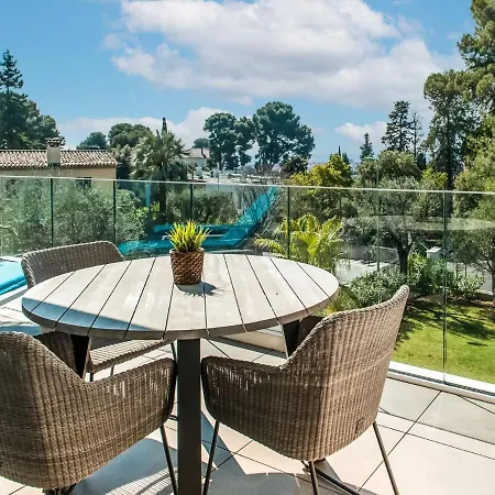 Modern In With Terrace Apartment